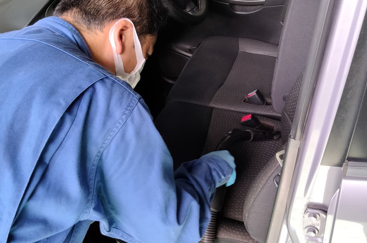 車内清掃の様子